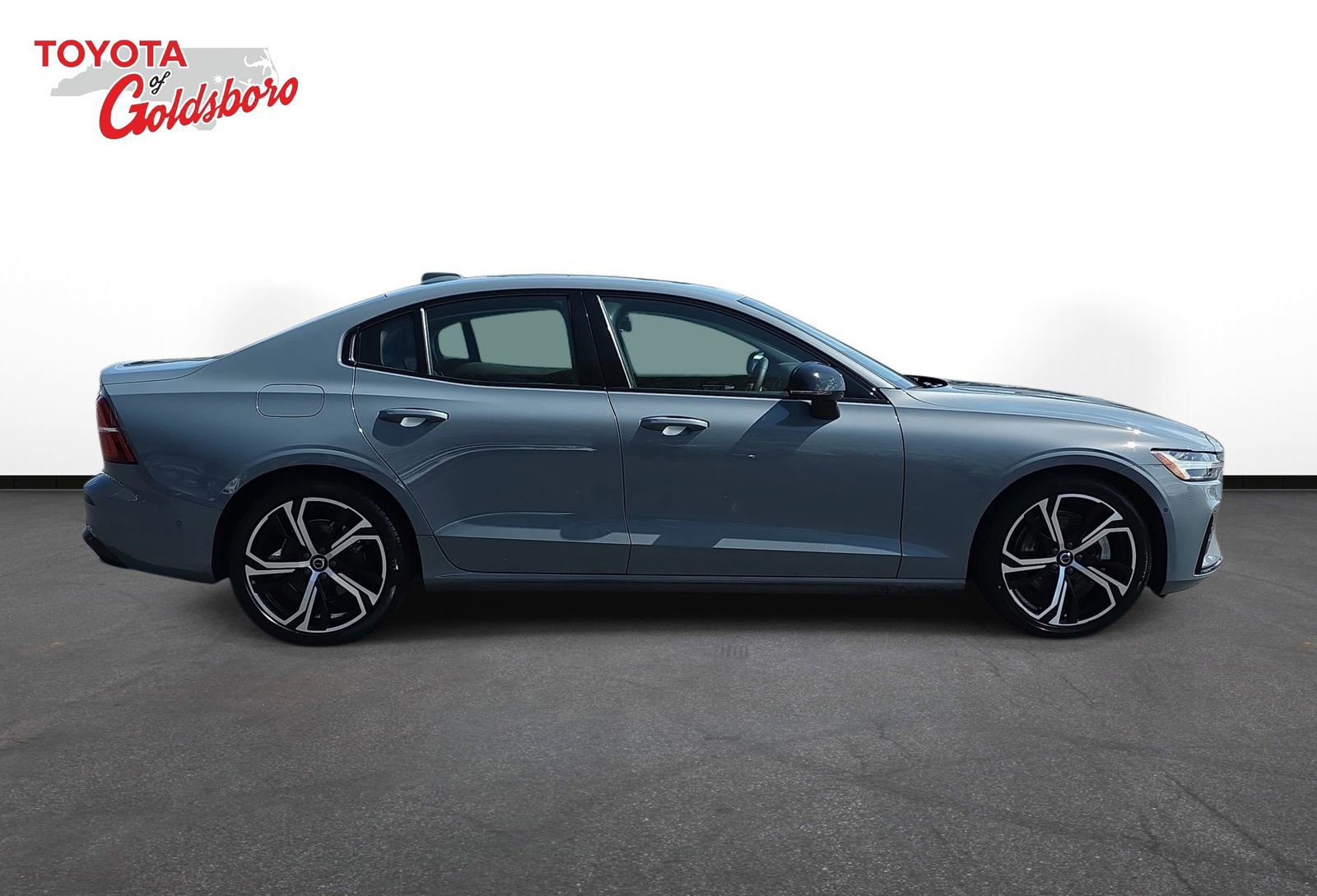 Used 2024 Volvo S60 B5 Plus image 4