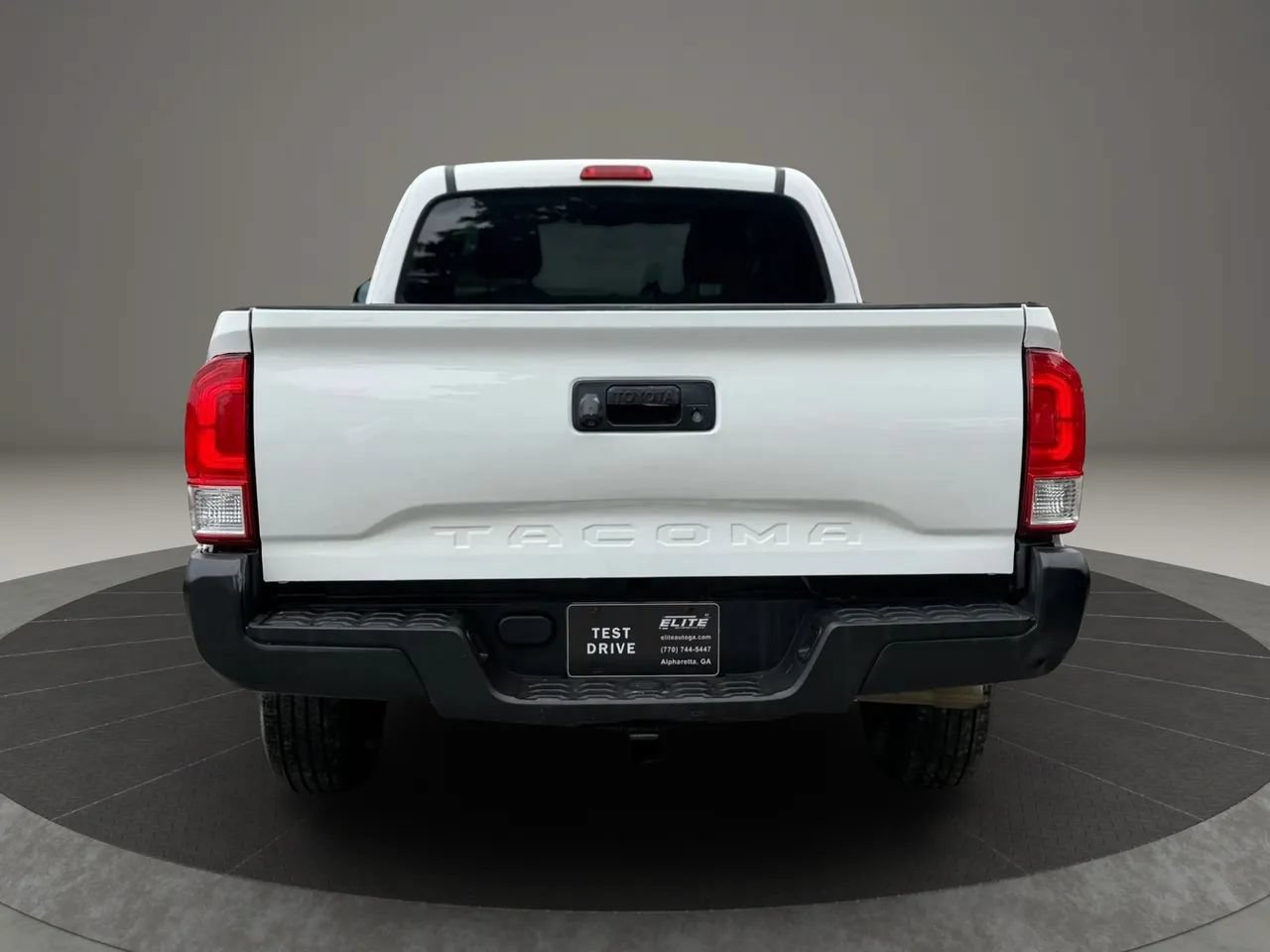 Used 2016 Toyota Tacoma SR RWD image 5