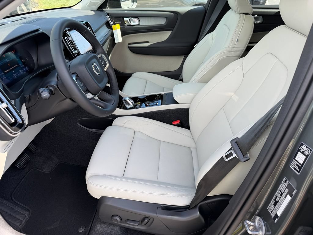 New 2026 Volvo XC40 B5 Plus w/ Climate Package AWD/4WD image 17