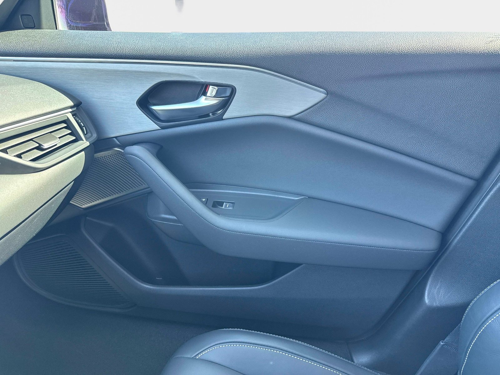 Certified 2025 Acura TLX w/ Technology Package image 22