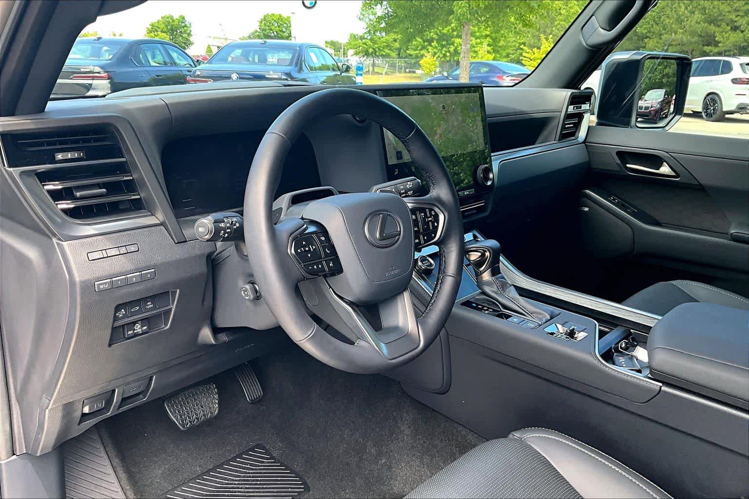 Used 2024 Lexus GX 550 w/ Cold Area Package AWD/4WD image 17