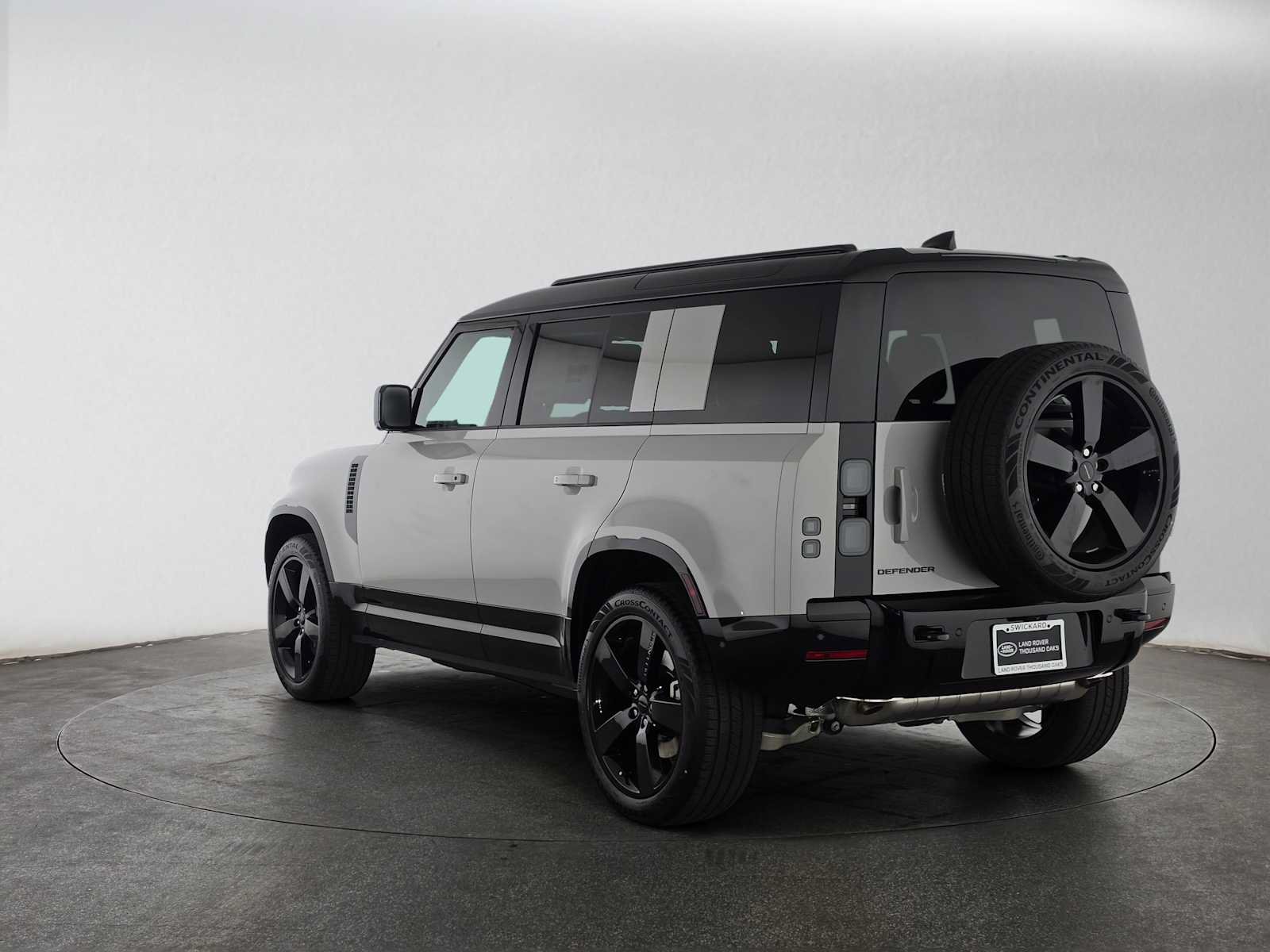 New 2026 Land Rover Defender 110 X-Dynamic SE AWD/4WD image 3