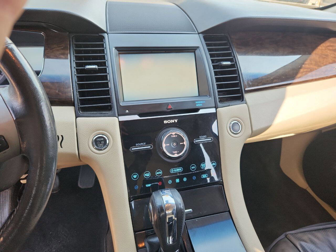 Used 2014 Ford Taurus Limited w/ Equipment Group 301A FWD image 13