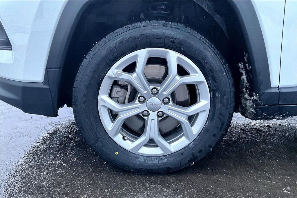 Used 2024 Jeep Compass Latitude image 9