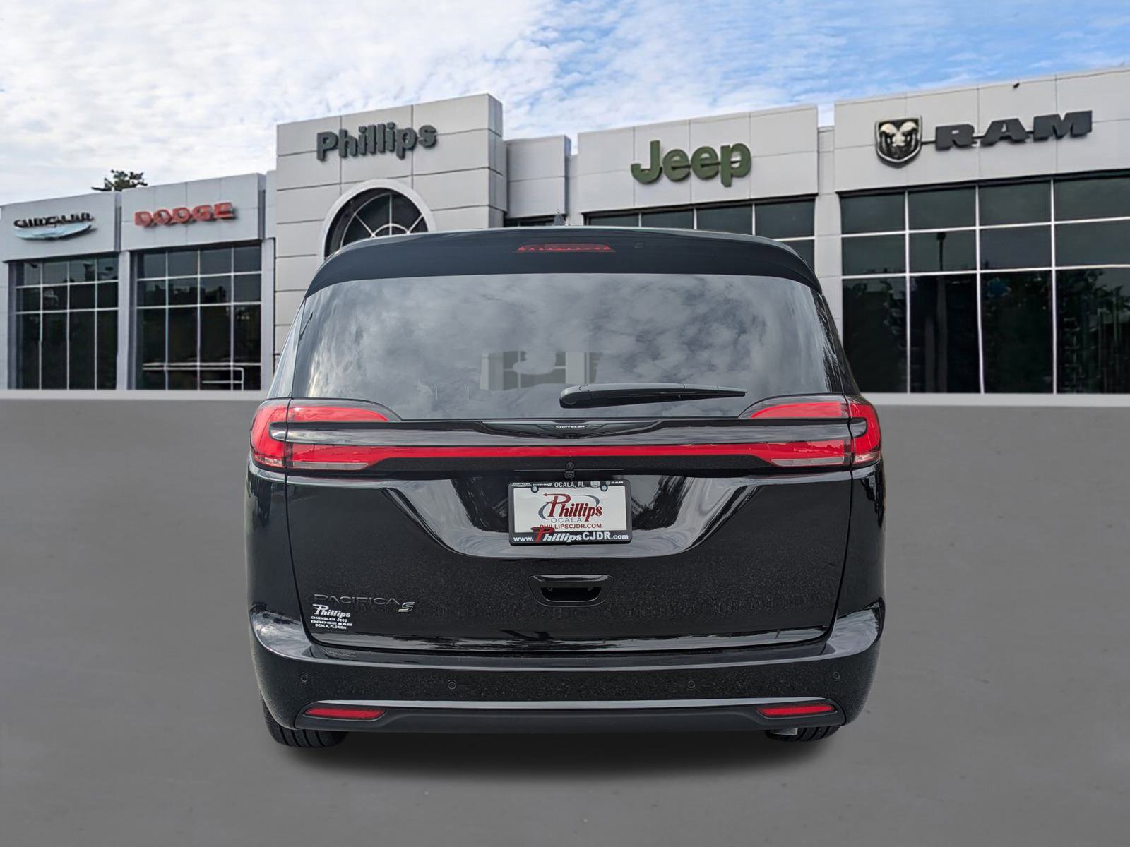 New 2026 Chrysler Pacifica Select image 5