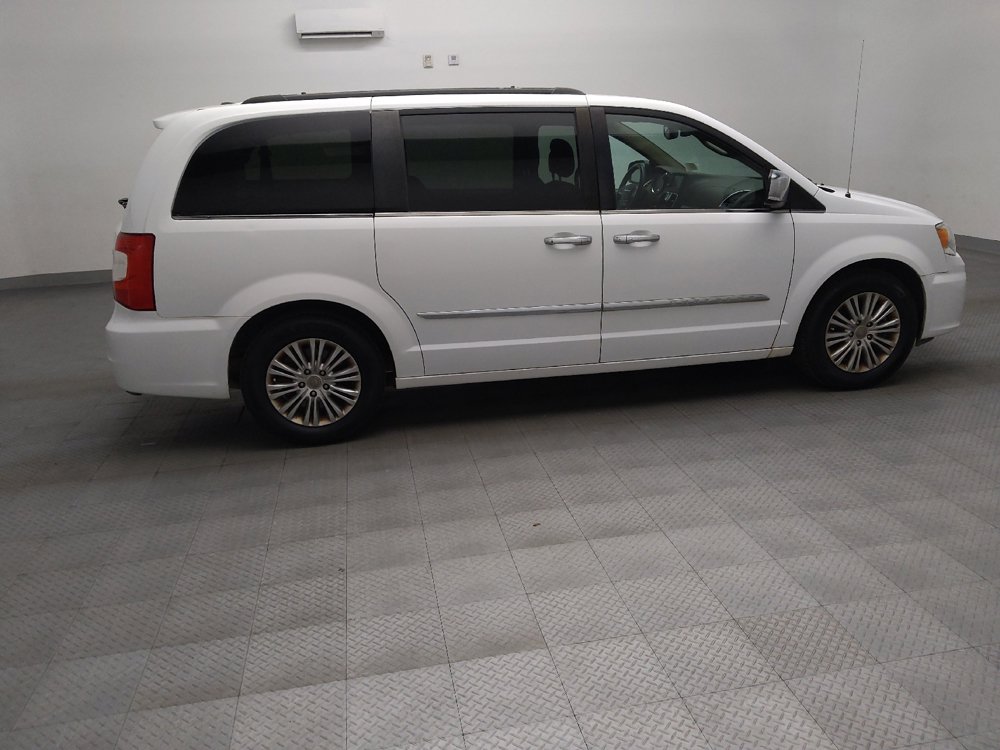 Used 2015 Chrysler Town & Country Touring-L w/ Driver Convenience Group FWD image 10