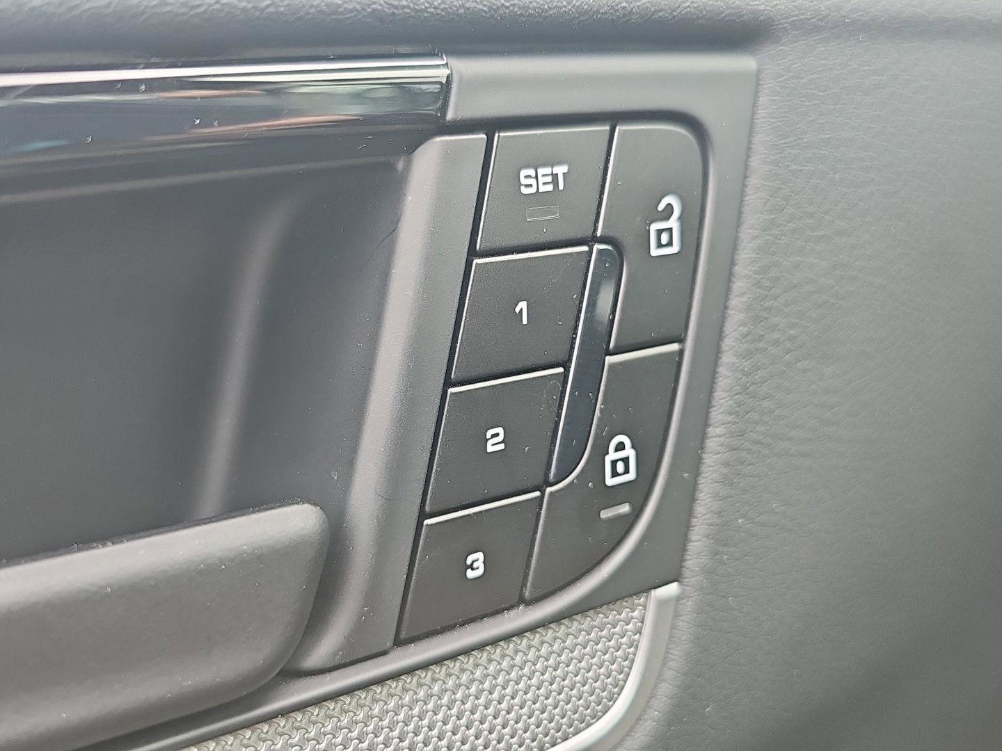 Used 2024 Porsche Cayenne image 17