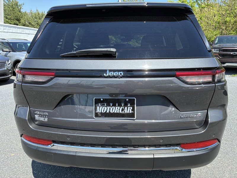 Used 2022 Jeep Grand Cherokee Laredo w/ Luxury Tech Group I AWD/4WD image 5