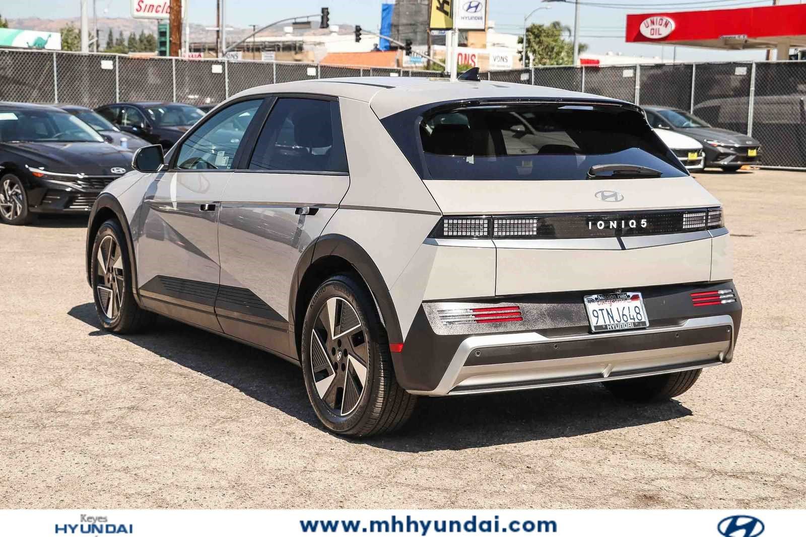 Certified 2025 Hyundai Ioniq 5 SE RWD image 2