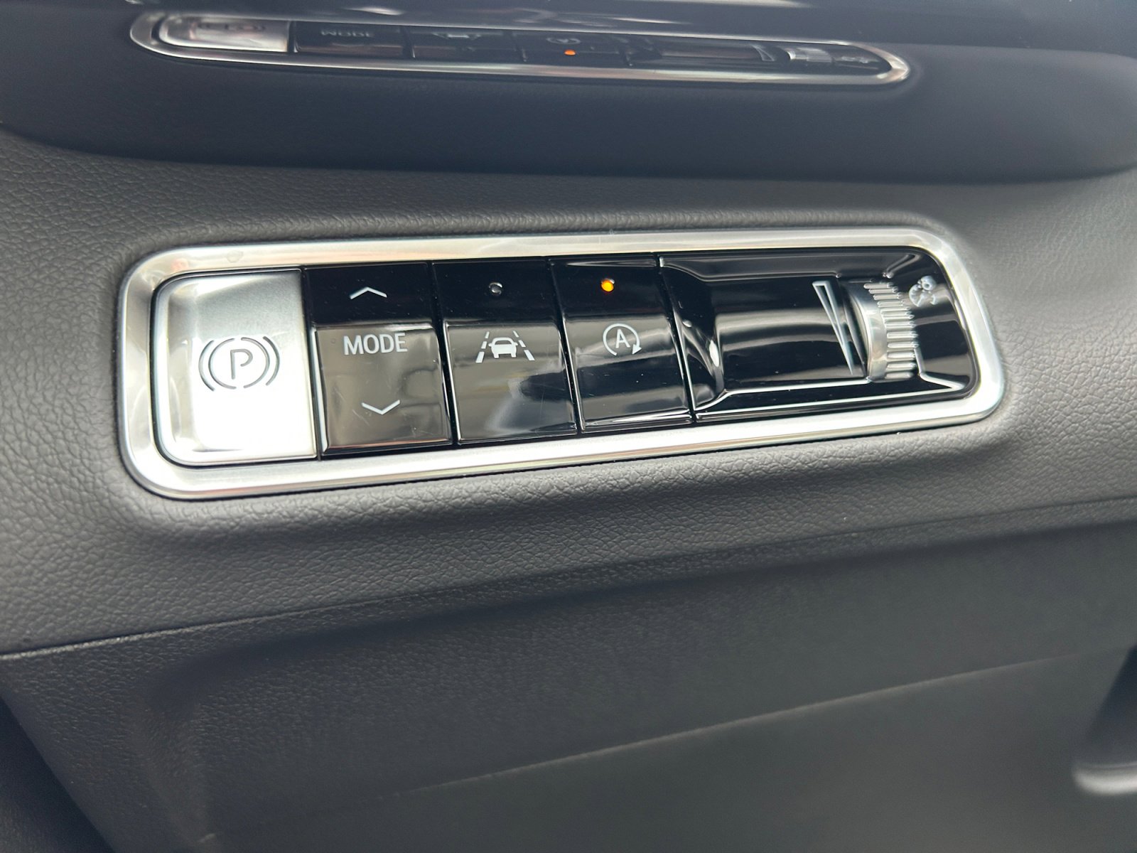 Used 2025 Buick Envision Avenir AWD/4WD image 26