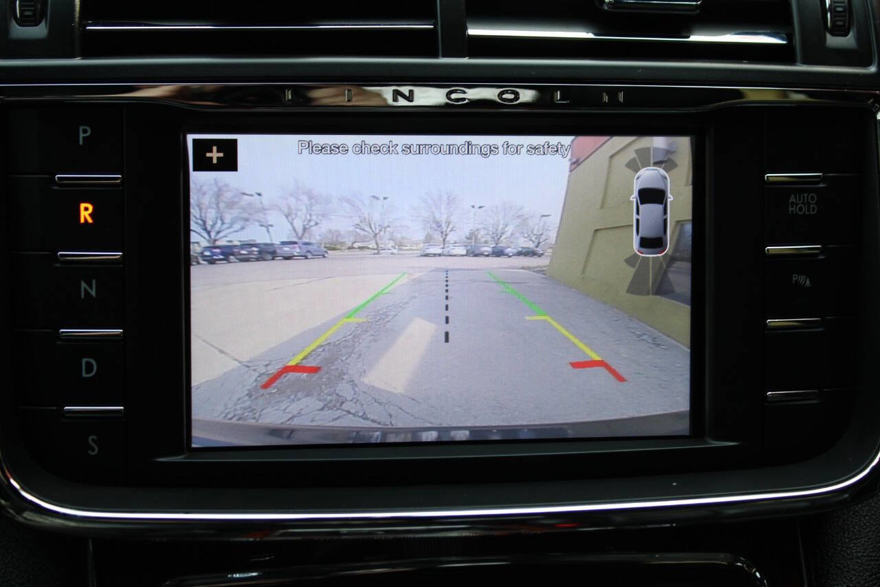 Used 2017 Lincoln Continental Select image 21