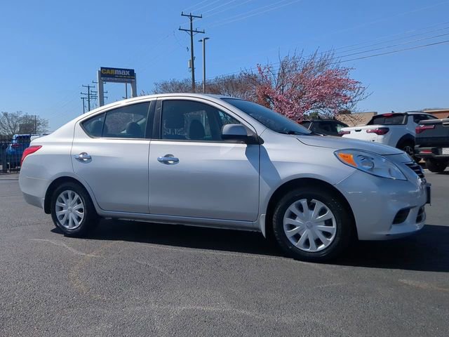 Used 2014 Nissan Versa SV image 2