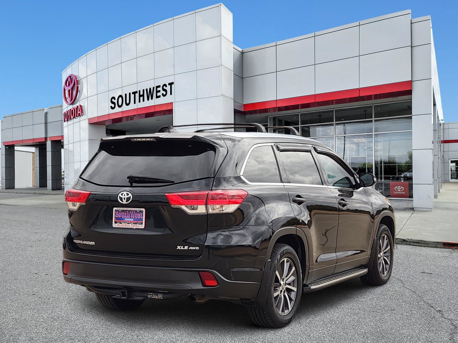 Used 2019 Toyota Highlander XLE AWD/4WD image 5