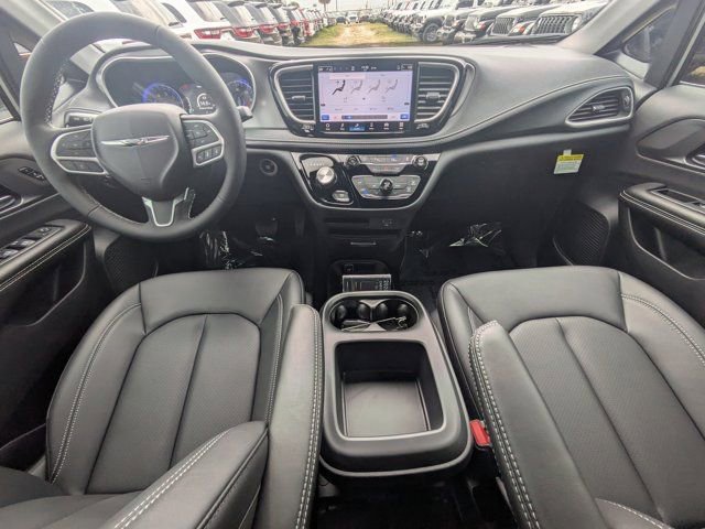 New 2026 Chrysler Pacifica Select FWD image 13
