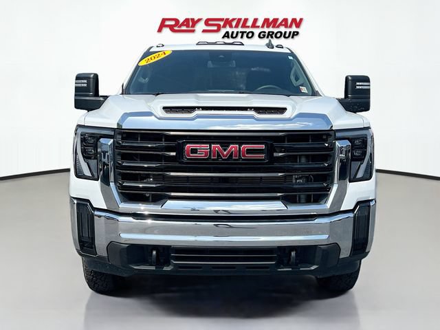 Used 2024 GMC Sierra 3500 Pro AWD/4WD image 2