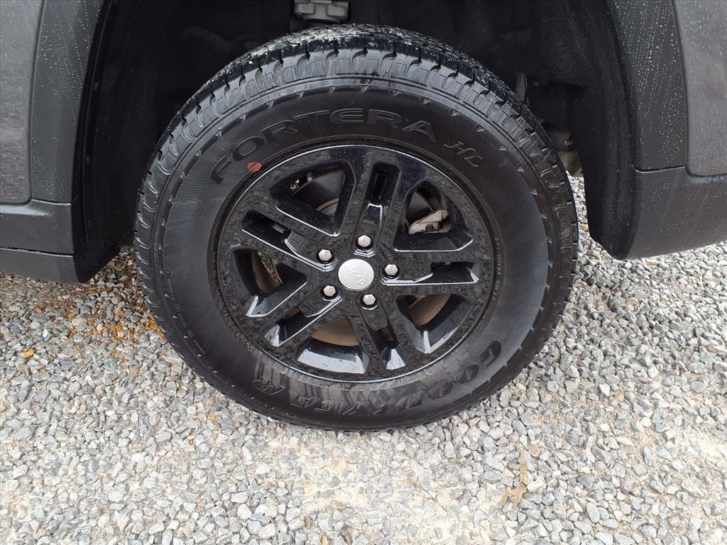 Used 2024 Jeep Grand Cherokee Laredo image 33