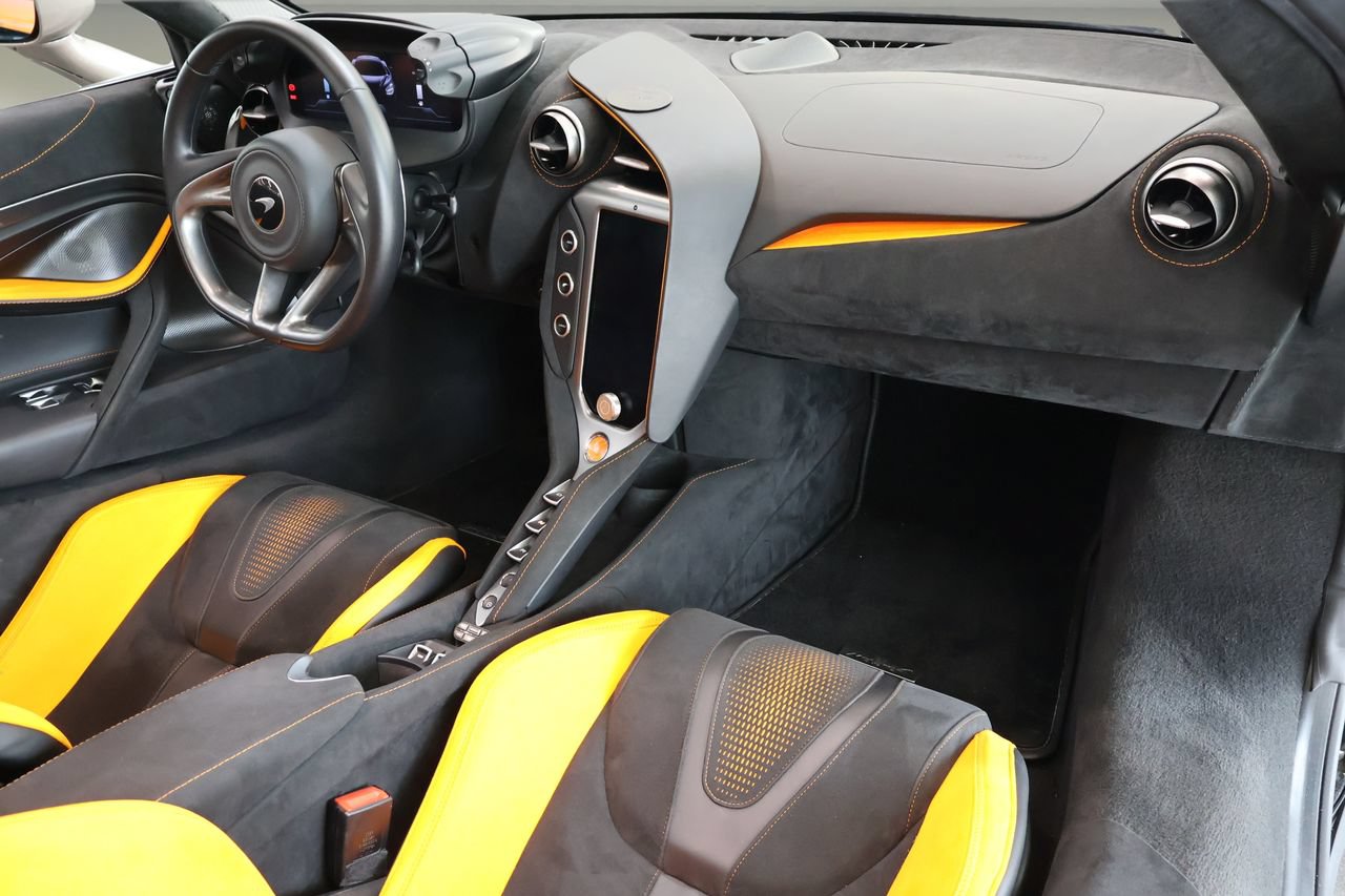 Used 2025 McLaren 750S Spider RWD image 18