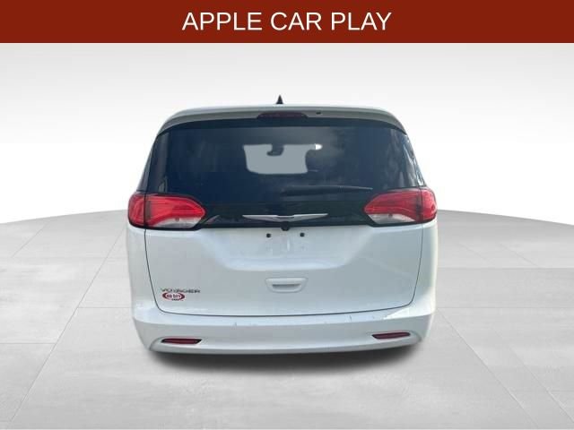Used 2023 Chrysler Voyager LX image 6