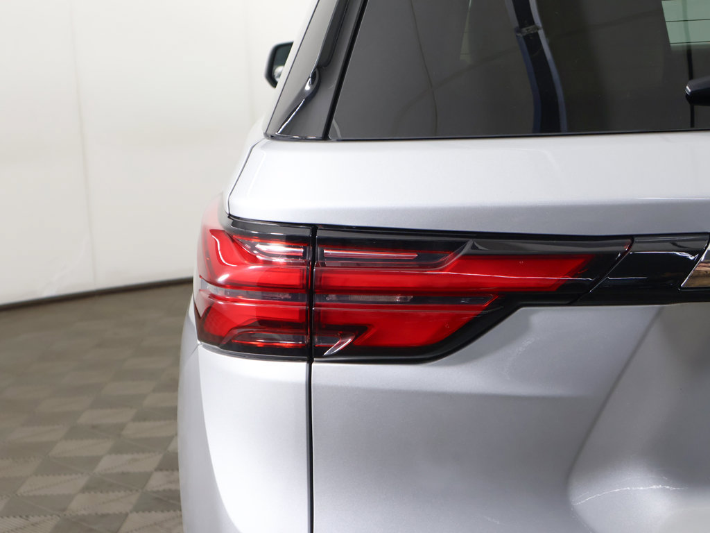 Used 2022 Chevrolet Traverse LS AWD/4WD image 15