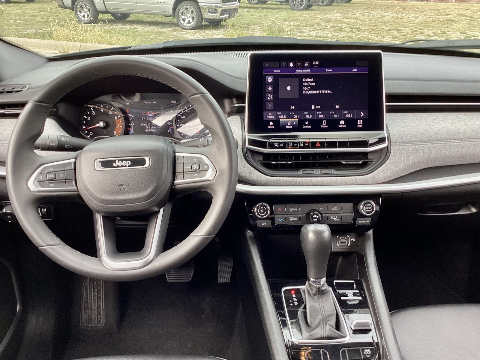 Used 2024 Jeep Compass Latitude AWD/4WD image 13