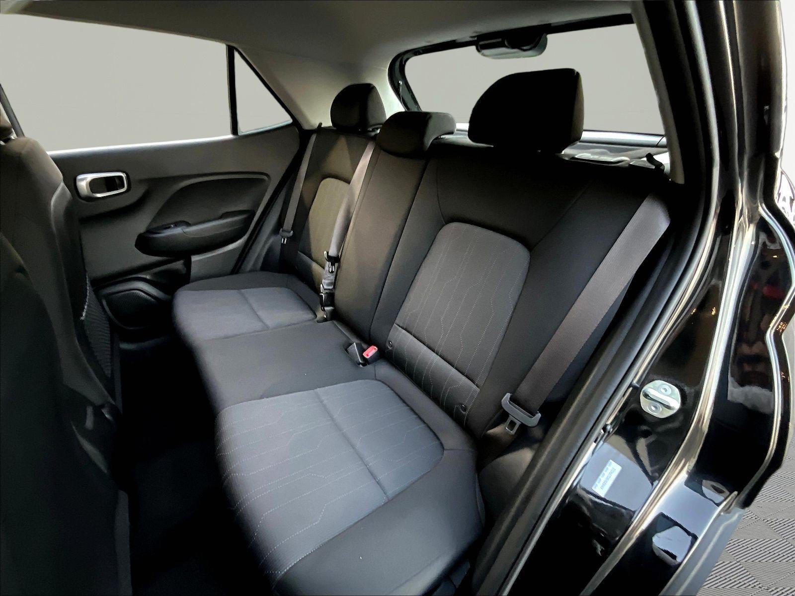 Used 2025 Hyundai Venue SE FWD image 20