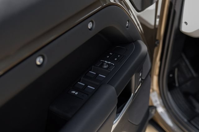 New 2026 Land Rover Defender 110 X-Dynamic SE AWD/4WD image 52