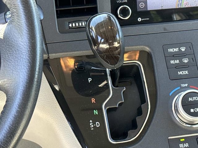 Used 2018 Toyota Sienna XLE w/ XLE Navigation Package FWD image 23