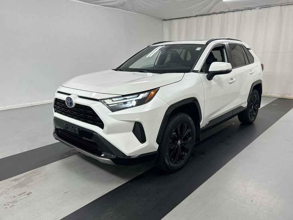 Used 2022 Toyota RAV4 SE w/ Convenience Package AWD/4WD image 5