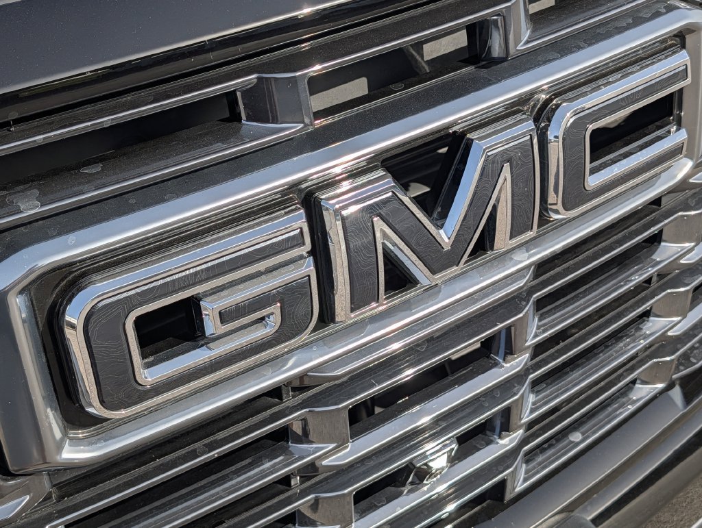 New 2025 GMC Yukon Denali Ultimate AWD/4WD image 39