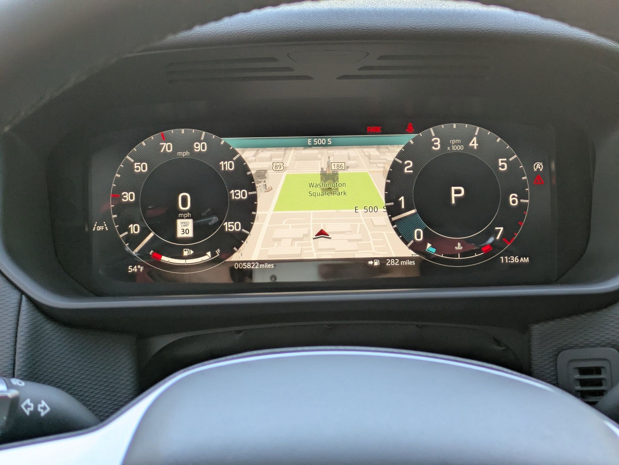 Used 2024 Land Rover Discovery Dynamic SE image 17