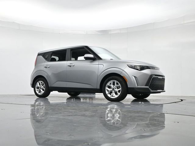 Used 2023 Kia Soul LX w/ LX Technology Package image 32