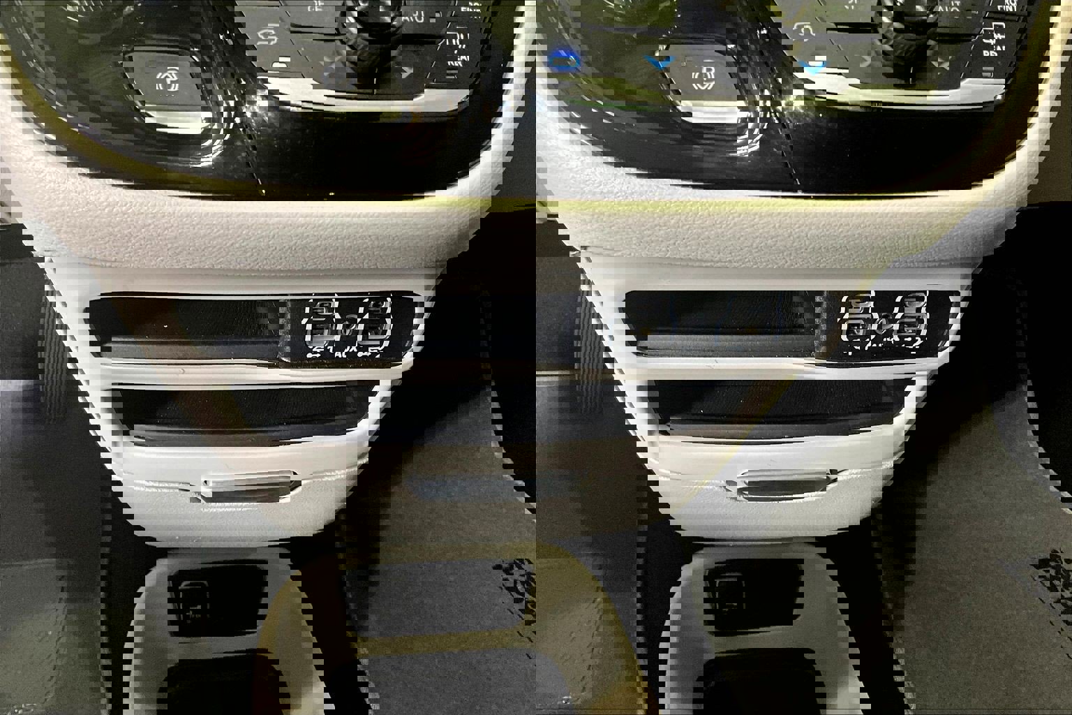 Used 2024 Chrysler Pacifica Touring-L image 15