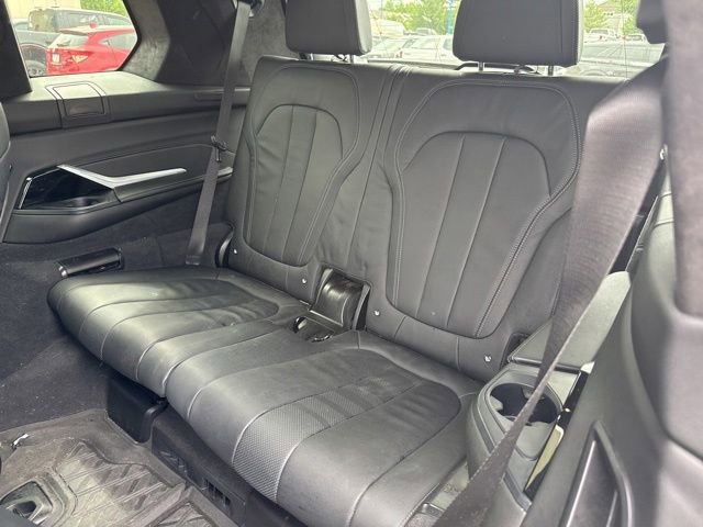 Used 2022 BMW X7 xDrive40i w/ M Sport Package AWD/4WD image 16