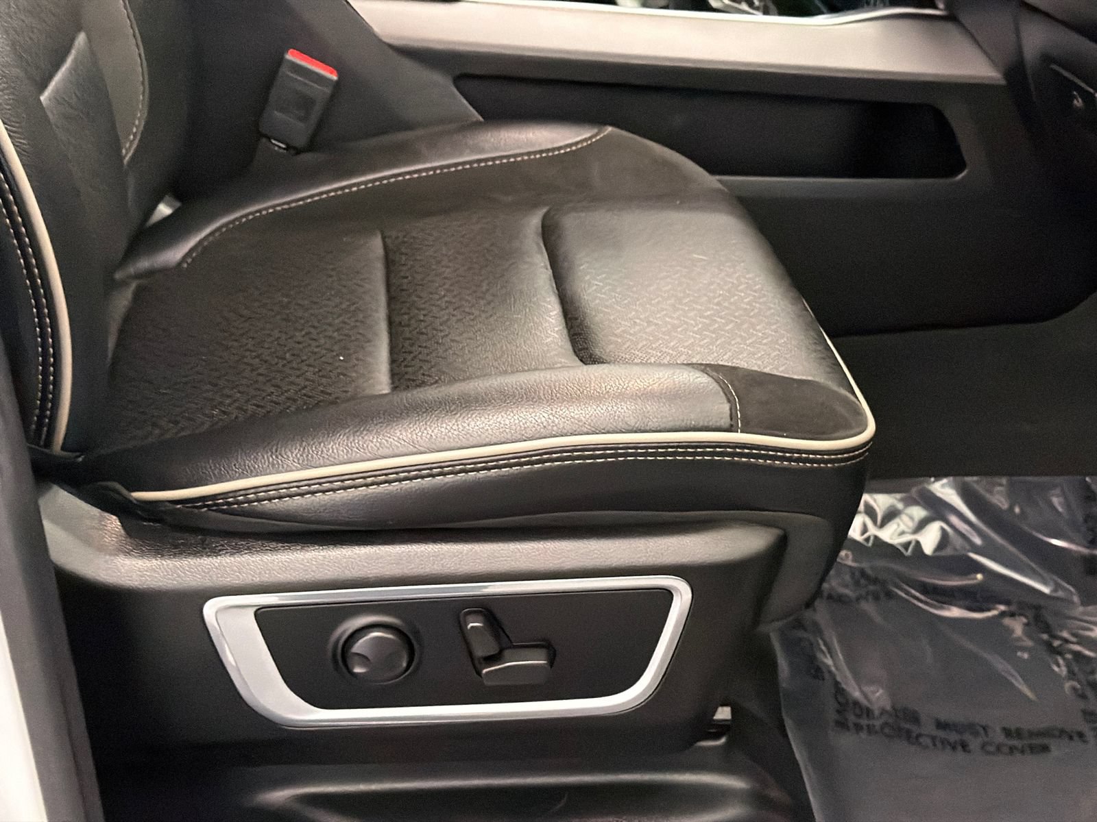 Used 2022 RAM 1500 Laramie w/ Sport Appearance Package AWD/4WD image 11