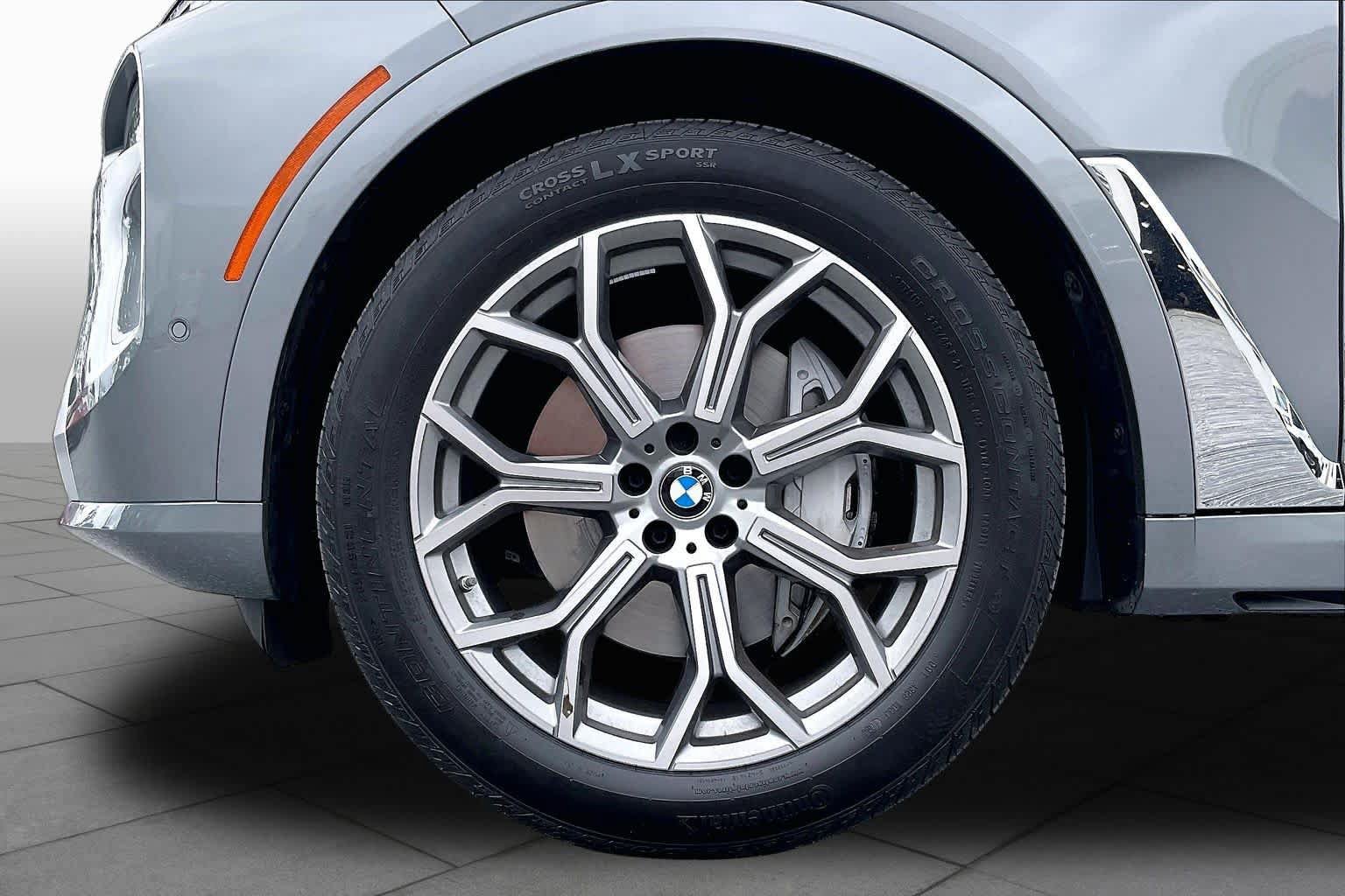 Used 2025 BMW X7 xDrive40i w/ Premium Package AWD/4WD image 10