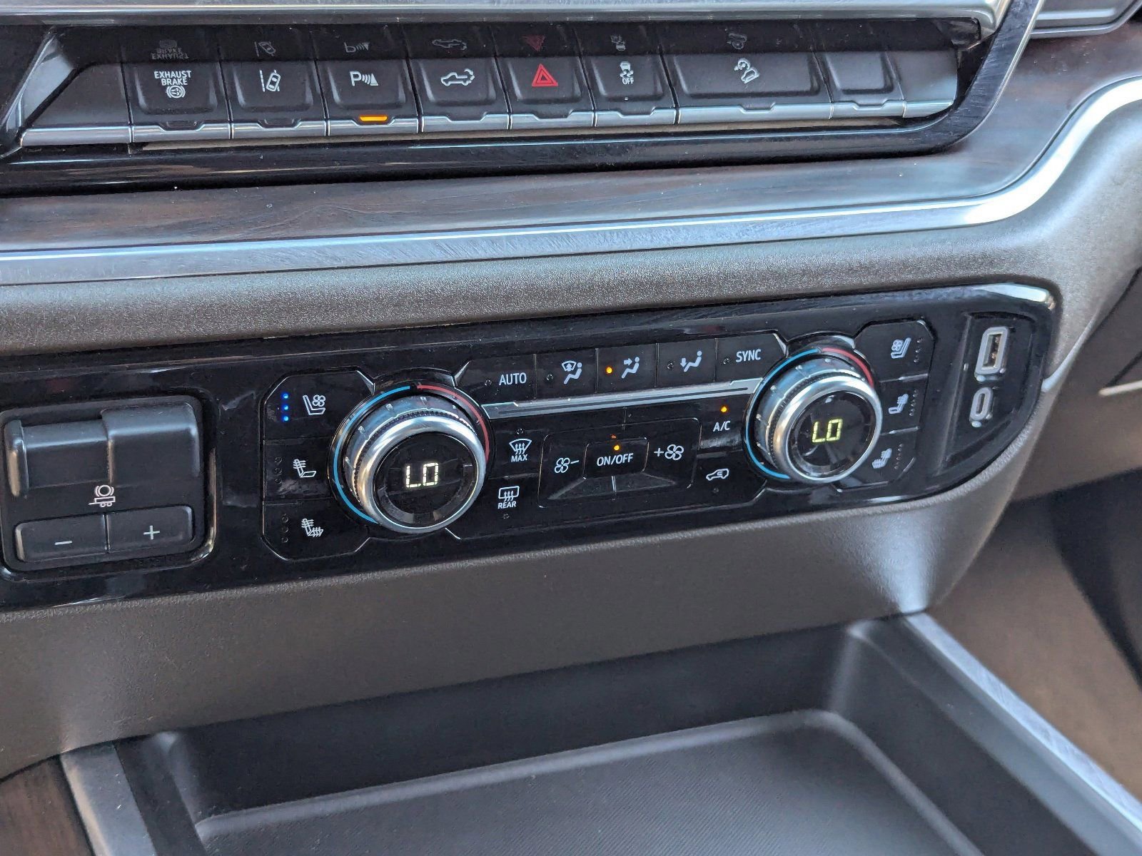 Used 2024 GMC Sierra 2500 SLT w/ SLT Premium Package image 29