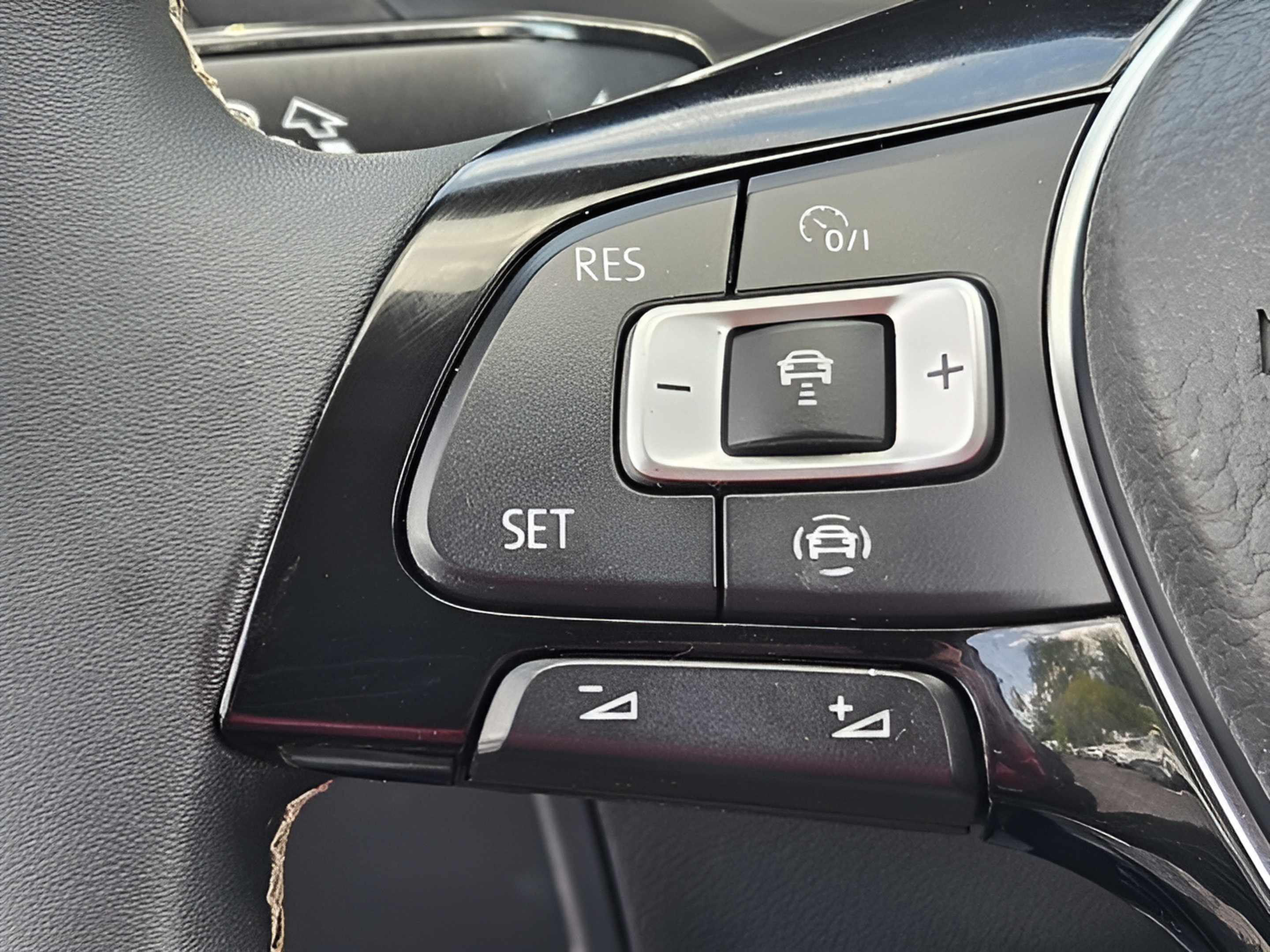 Certified 2021 Volkswagen Tiguan SE FWD image 23