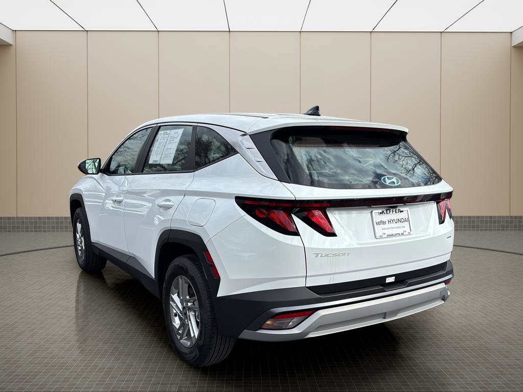 Certified 2025 Hyundai Tucson SE image 3
