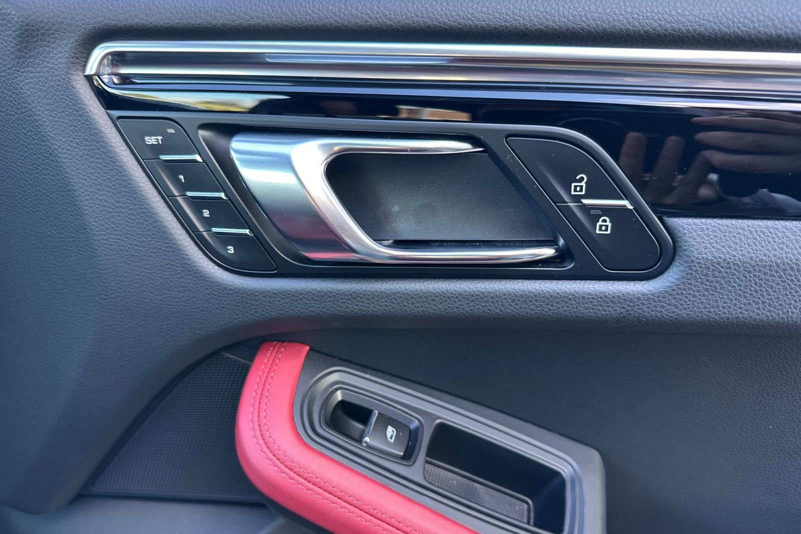 Used 2025 Porsche Macan image 20