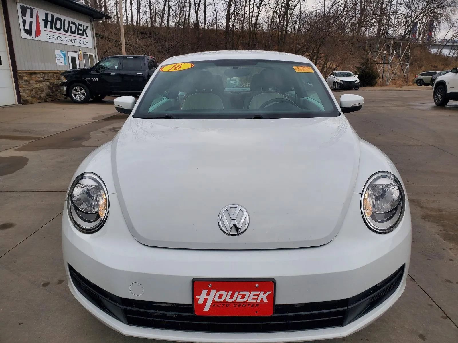 Used 2016 Volkswagen Beetle 1.8T Classic image 2