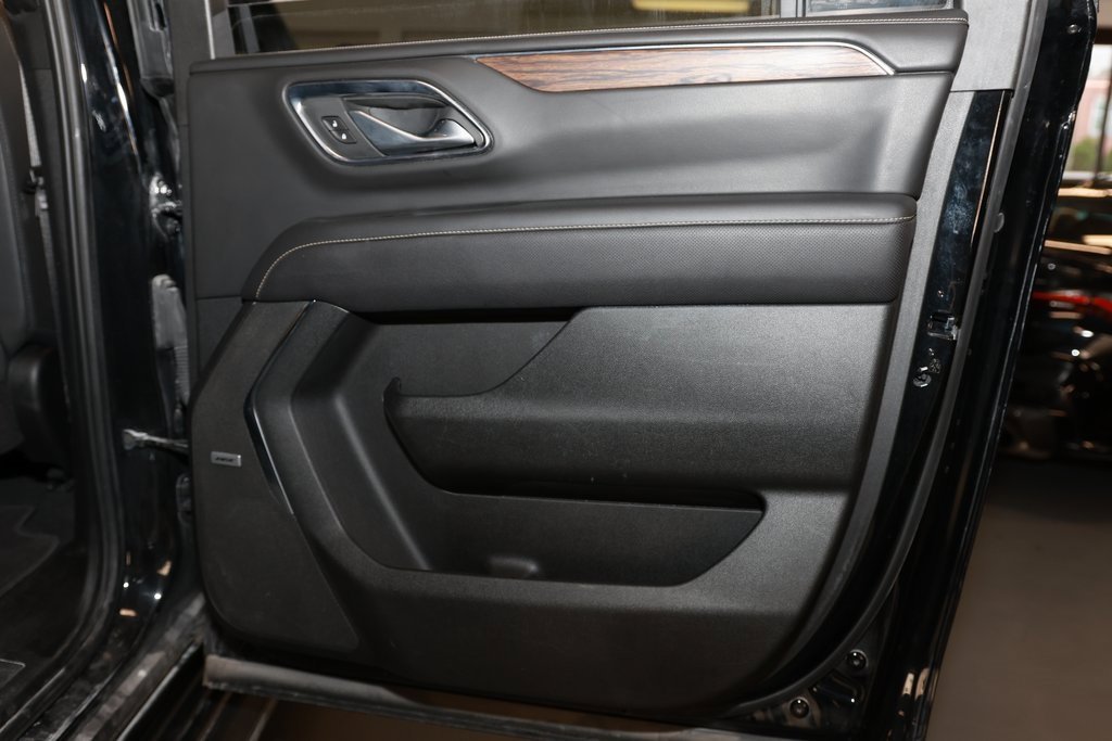 Used 2024 Chevrolet Suburban Premier image 19