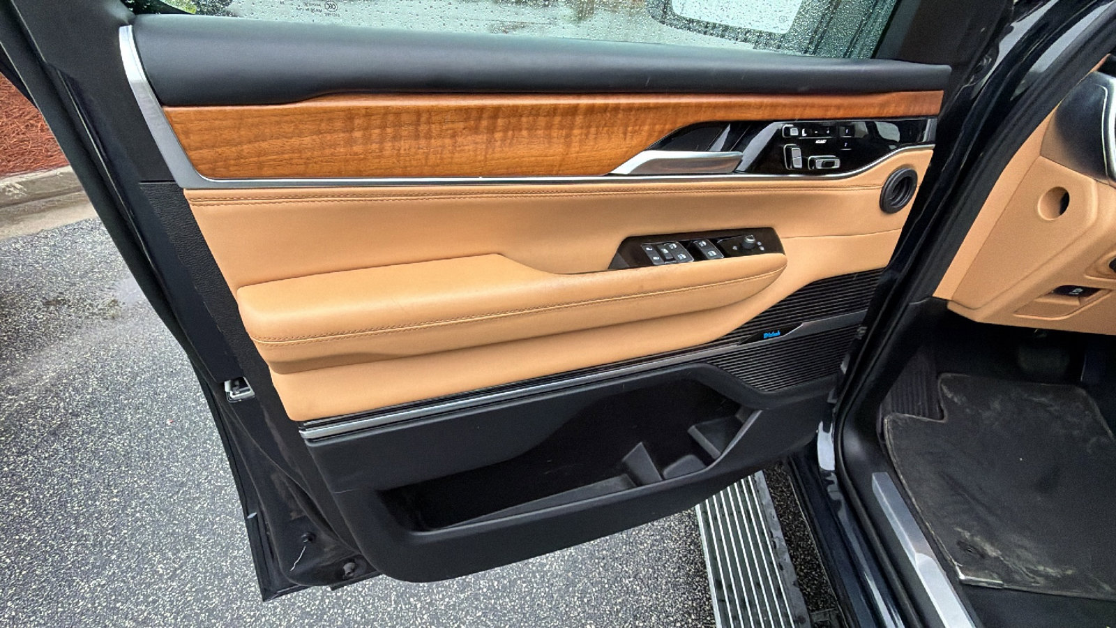 Used 2025 Jeep Grand Wagoneer Series III w/ Rear Seat Video Group 1 AWD/4WD image 14