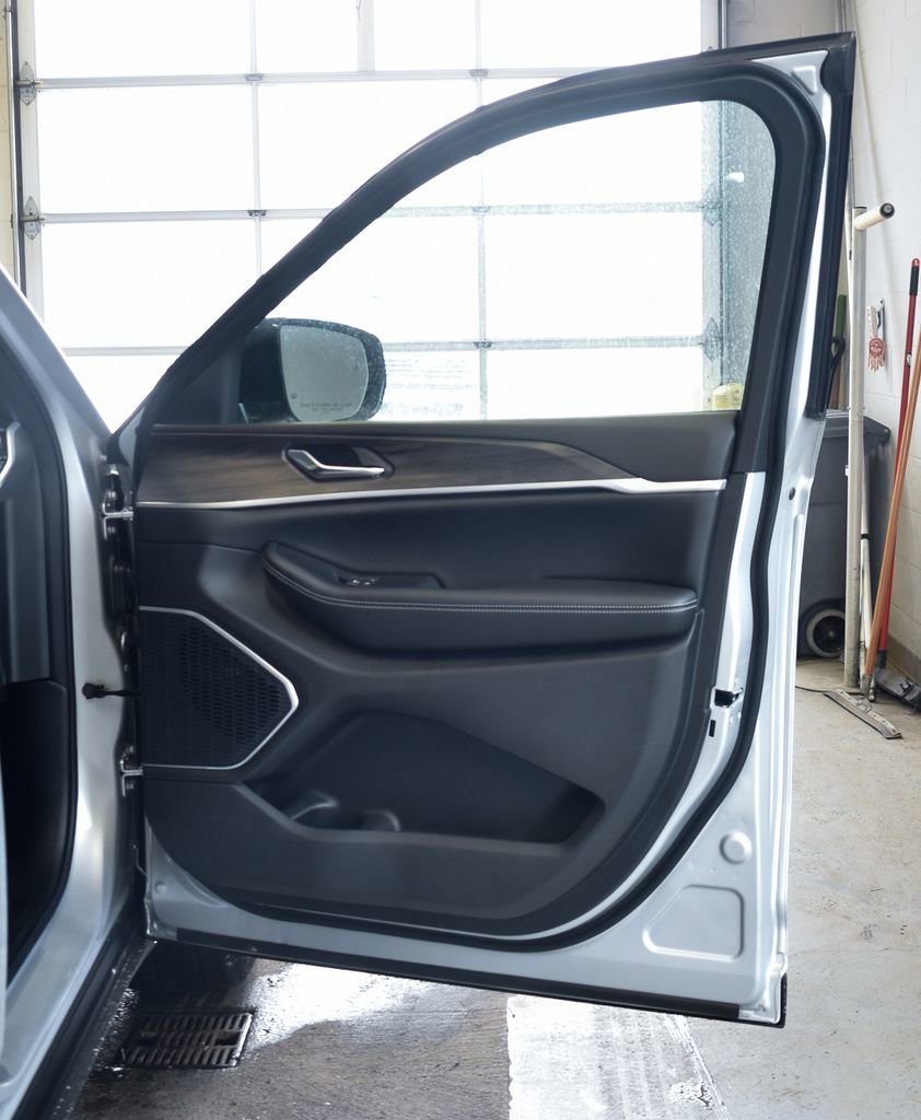 New 2026 Jeep Grand Cherokee Limited image 8