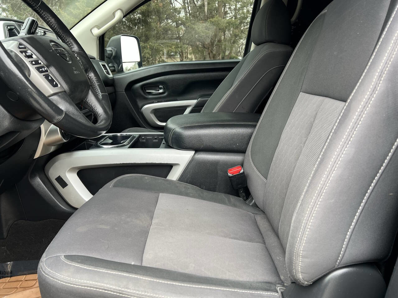 Used 2020 Nissan Titan SV w/ SV Convenience Package image 11
