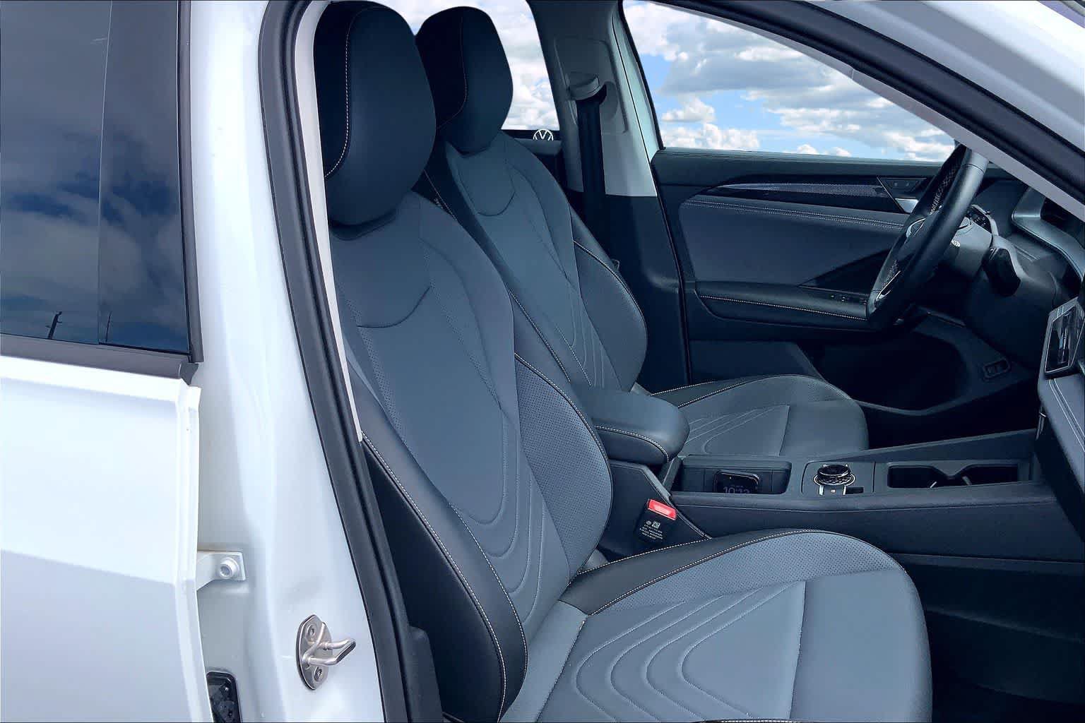 Certified 2026 Volkswagen Tiguan SE FWD image 13
