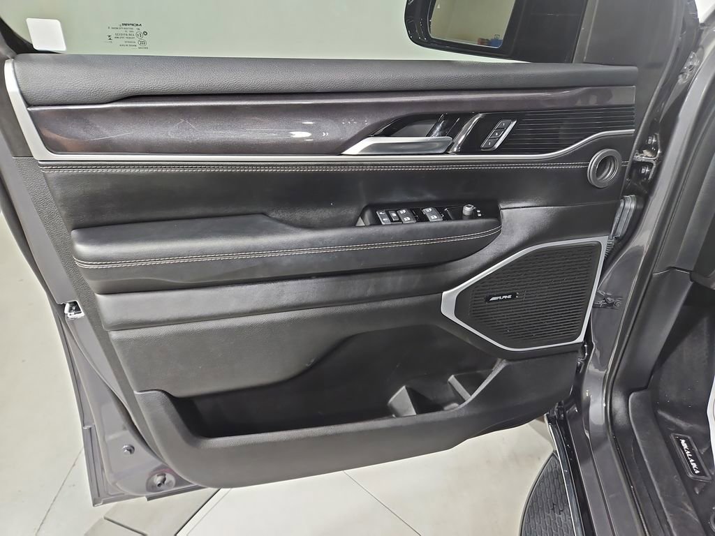 Used 2023 Jeep Wagoneer 4WD image 11