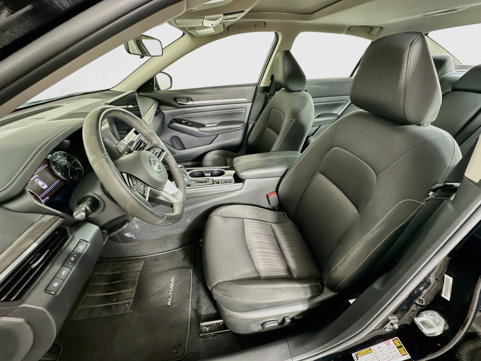 Used 2023 Nissan Altima 2.5 SV w/ SV Premium Package FWD image 13