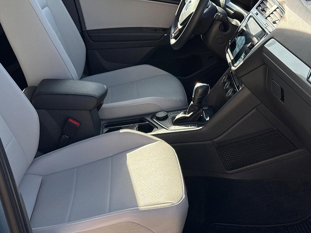 Used 2020 Volkswagen Tiguan SEL image 17