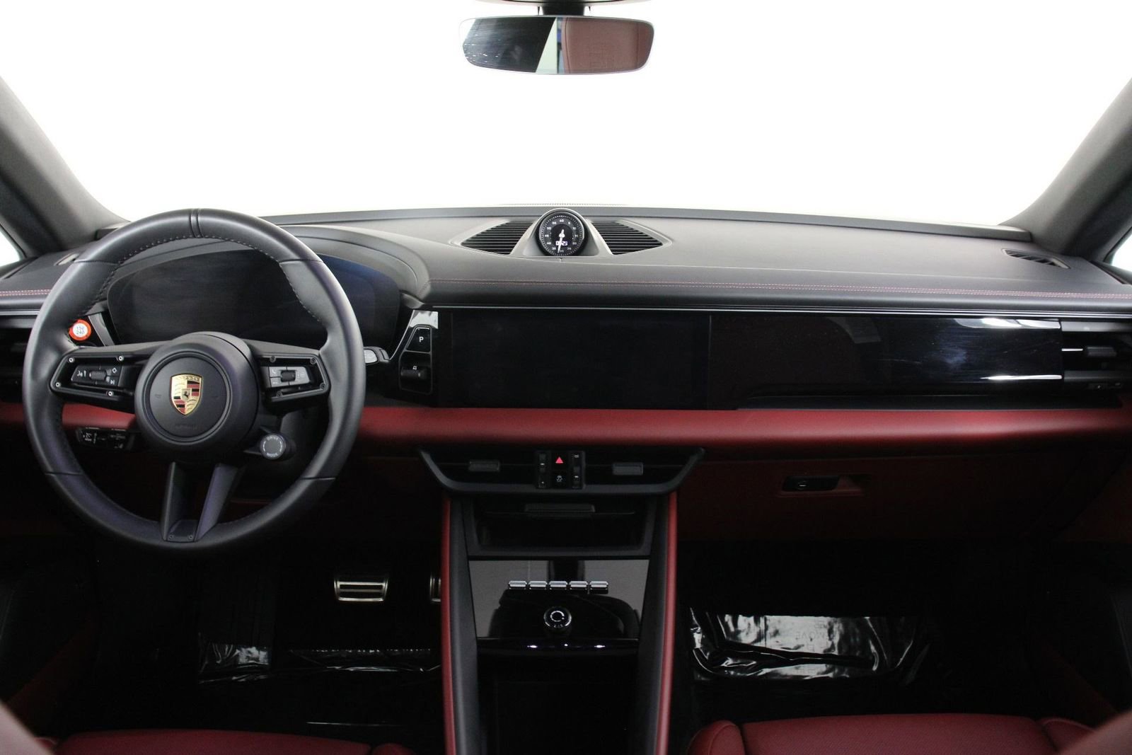 Certified 2025 Porsche Macan 4 Electric image 11