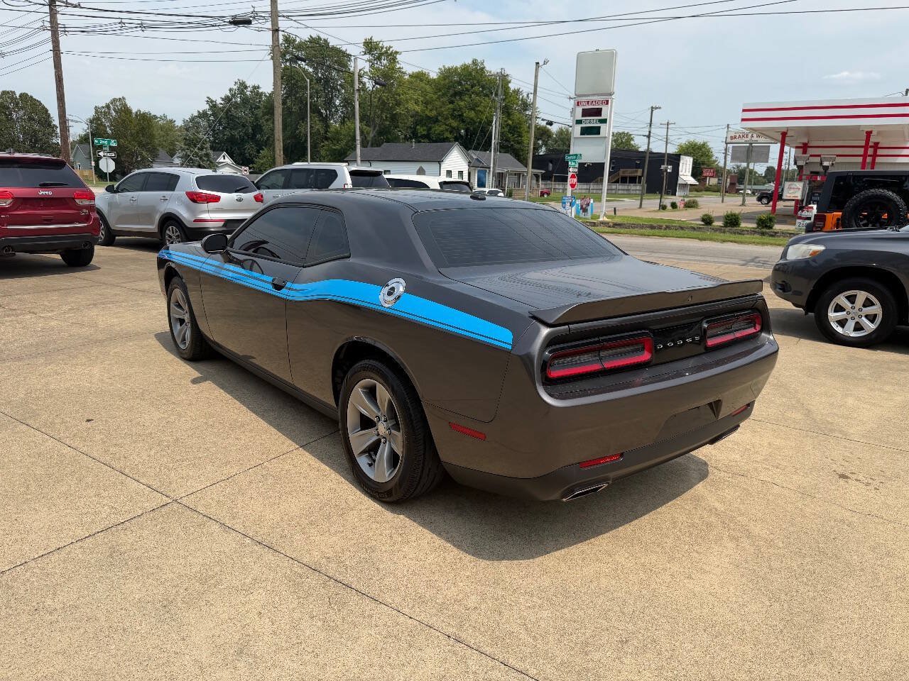 Used 2020 Dodge Challenger SXT RWD image 3